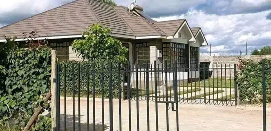 Charming three bedroom bungallow plus dsq on rent at kitengela milimani 45k per month