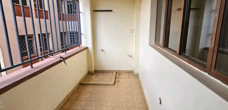 three bedroom apartment for rent at kilimani 100k per month